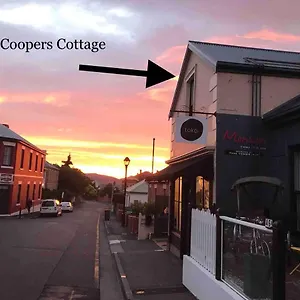 Coopers Battery Point Apartment